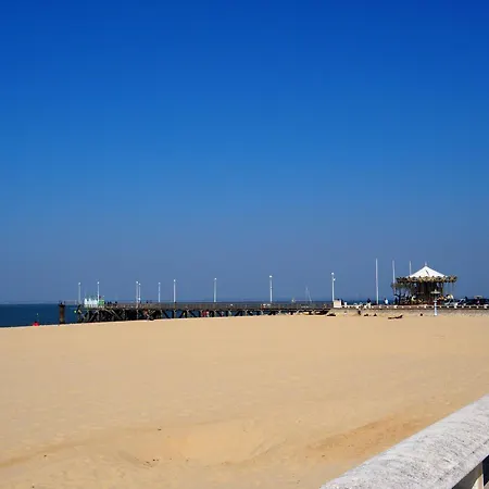 Bel T2 A Deux Pas Des Plages, Avec Parking Et Garage - Fr-1-474-212 Apartment *